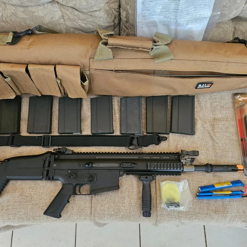 AEG Scar H Ares c/ 8 magazines